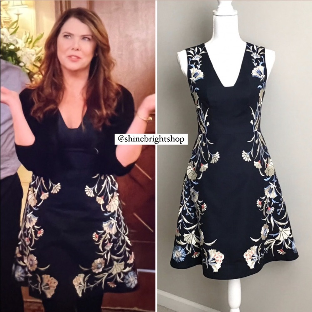 Embroidered Dress ASO Lorelai Gilmore in Gilmore Girls - Picture 2 of 12